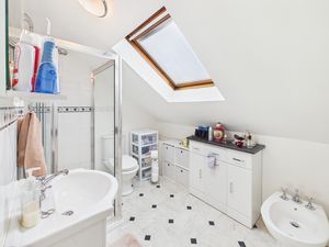 Ensuite- click for photo gallery